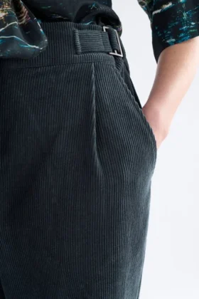 Noemi-Cordhose in Carbon